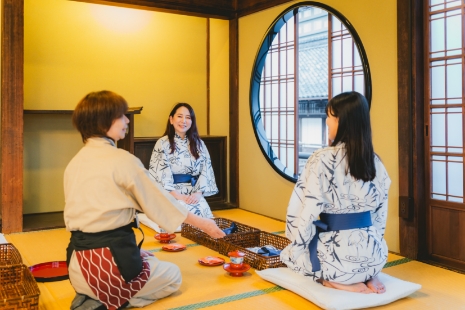 お風呂から上がられましたら、お部屋のインターホンでお知らせください。