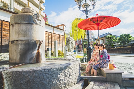 Hōjō-en Plaza and Footbath