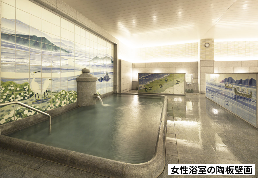 女性浴室の陶板壁画